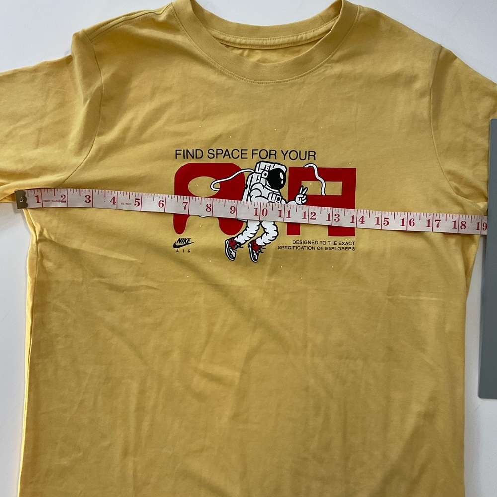 Nike Astronaut Graphic Yellow Tee - Picture 9 of 9